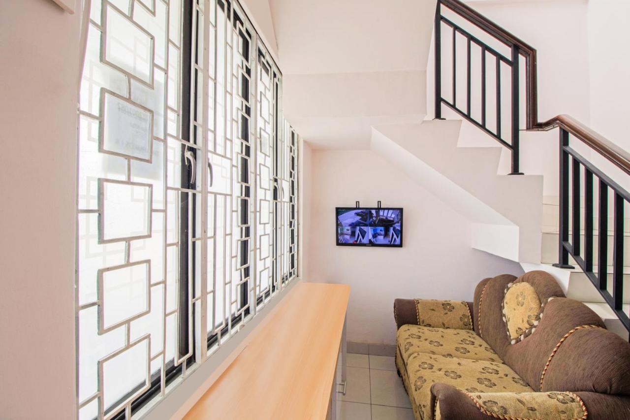 Oyo 3256 Rukost I8 Hotel Karawang Exterior photo
