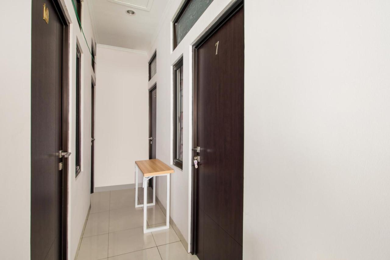 Oyo 3256 Rukost I8 Hotel Karawang Exterior photo